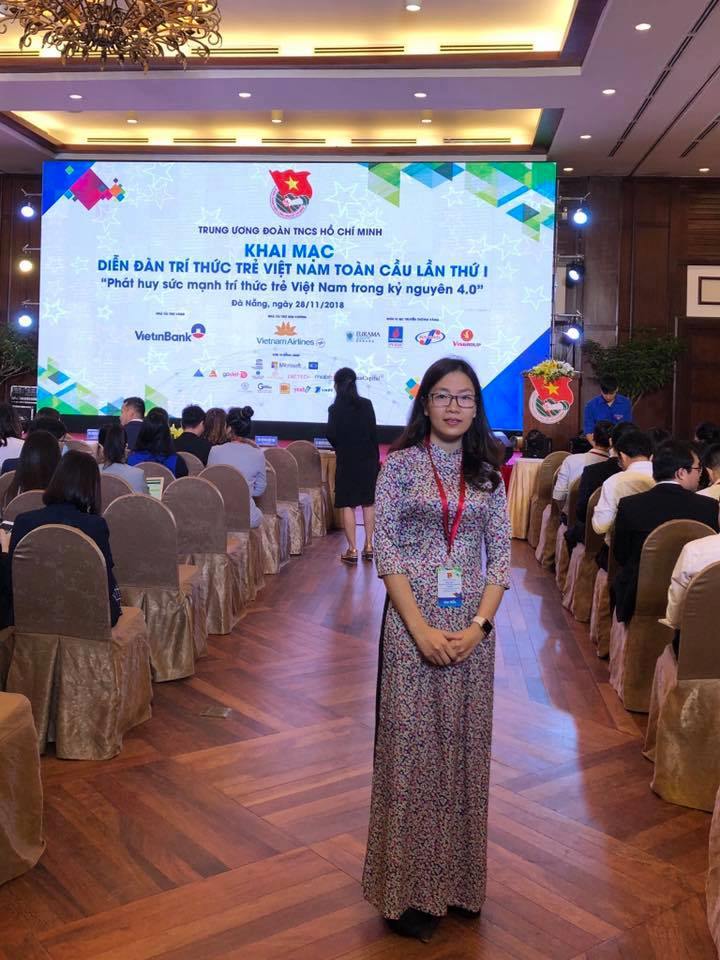 Đồng chí Nguyễn Thị Nhung được tuyên dương Cán bộ Ba trách nhiệm ĐHQGHN